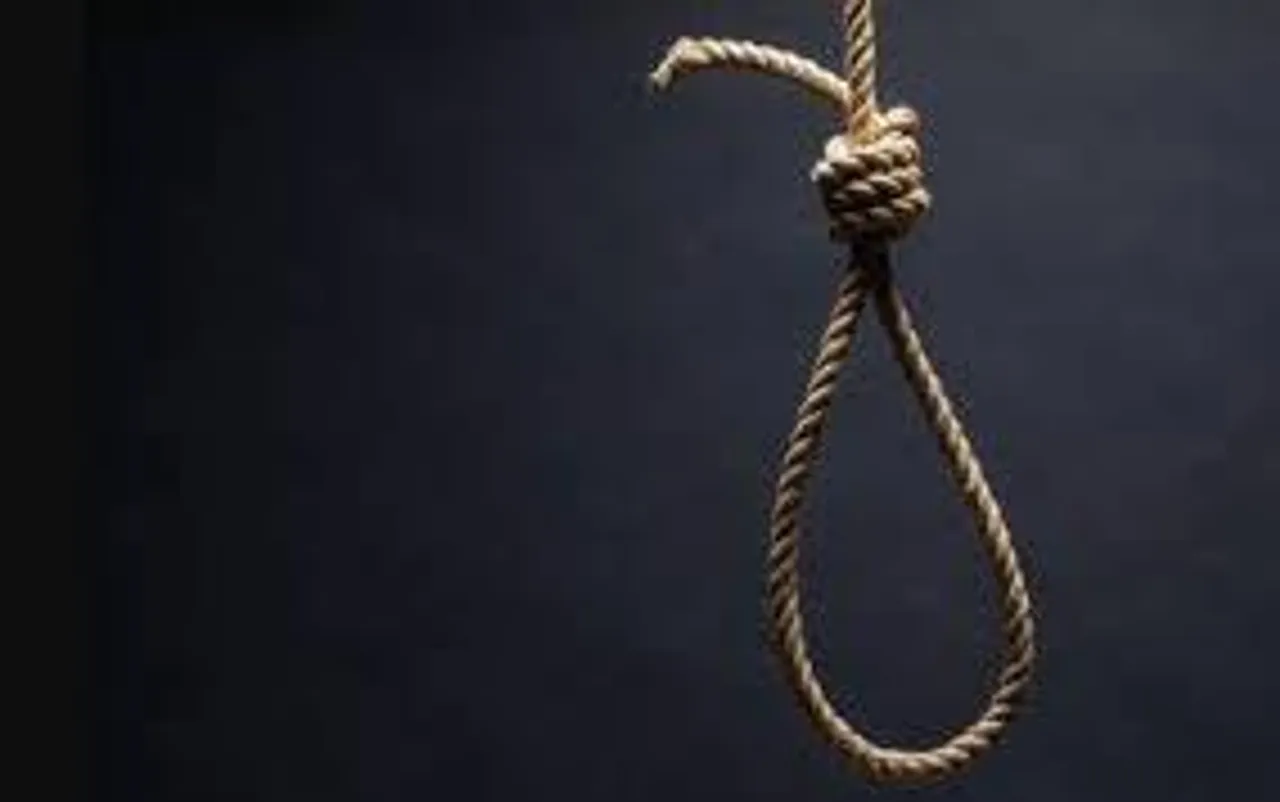 শ্বশুর বাড়িতে গলায় দড়ি দিয়ে আত্মহত্যা ১৯ বছর বয়সী গৃহবধূর