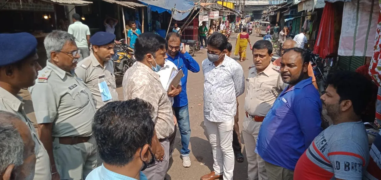 ঝাড়গ্রাম বাজারে নবান্নের বিশেষ প্রতিনিধি দল