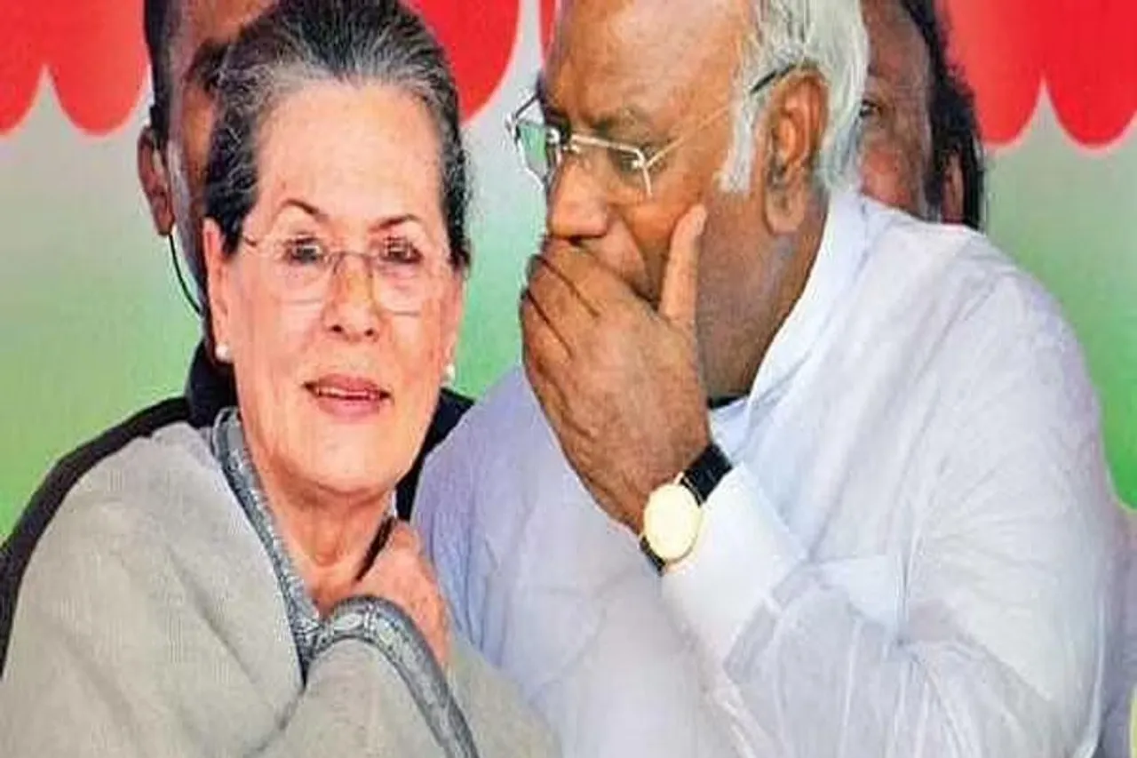 কংগ্রেস সভাপতির পদে অভিষেক হল মল্লিকার্জুন খাড়গের