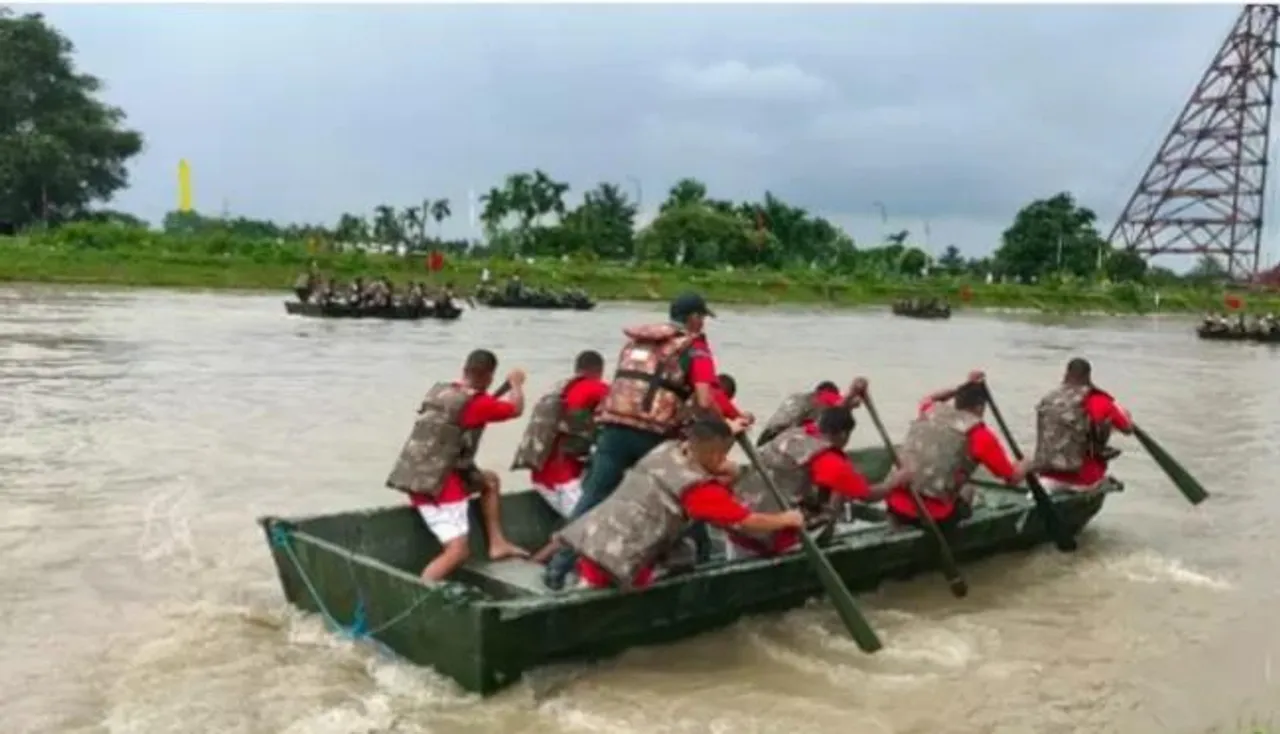 স্বাধীনতা দিবস উপলক্ষে সেনাবাহিনীর বাইচ প্রতিযোগিতা