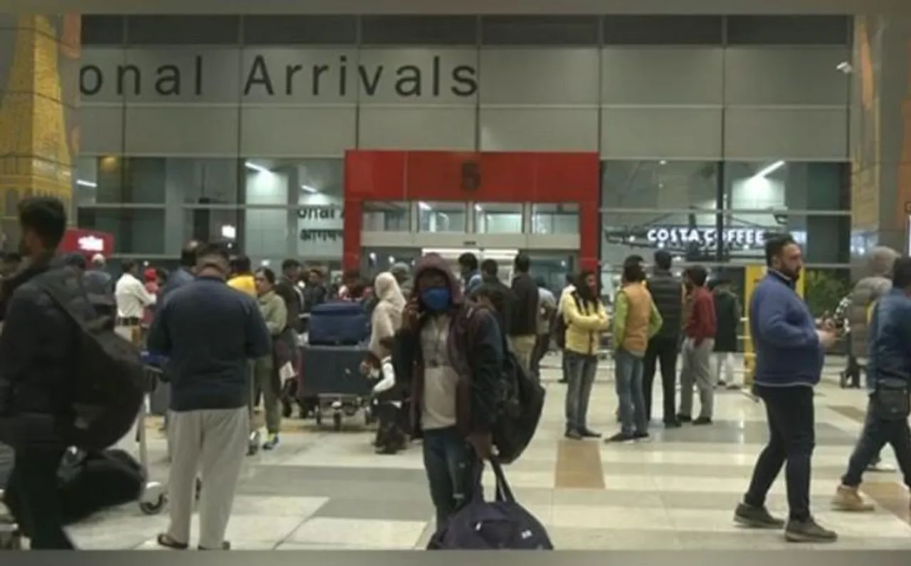 খারাপ আবহাওয়ার কারণে ফ্লাইটগুলো ঘুরিয়ে দেওয়া হচ্ছে