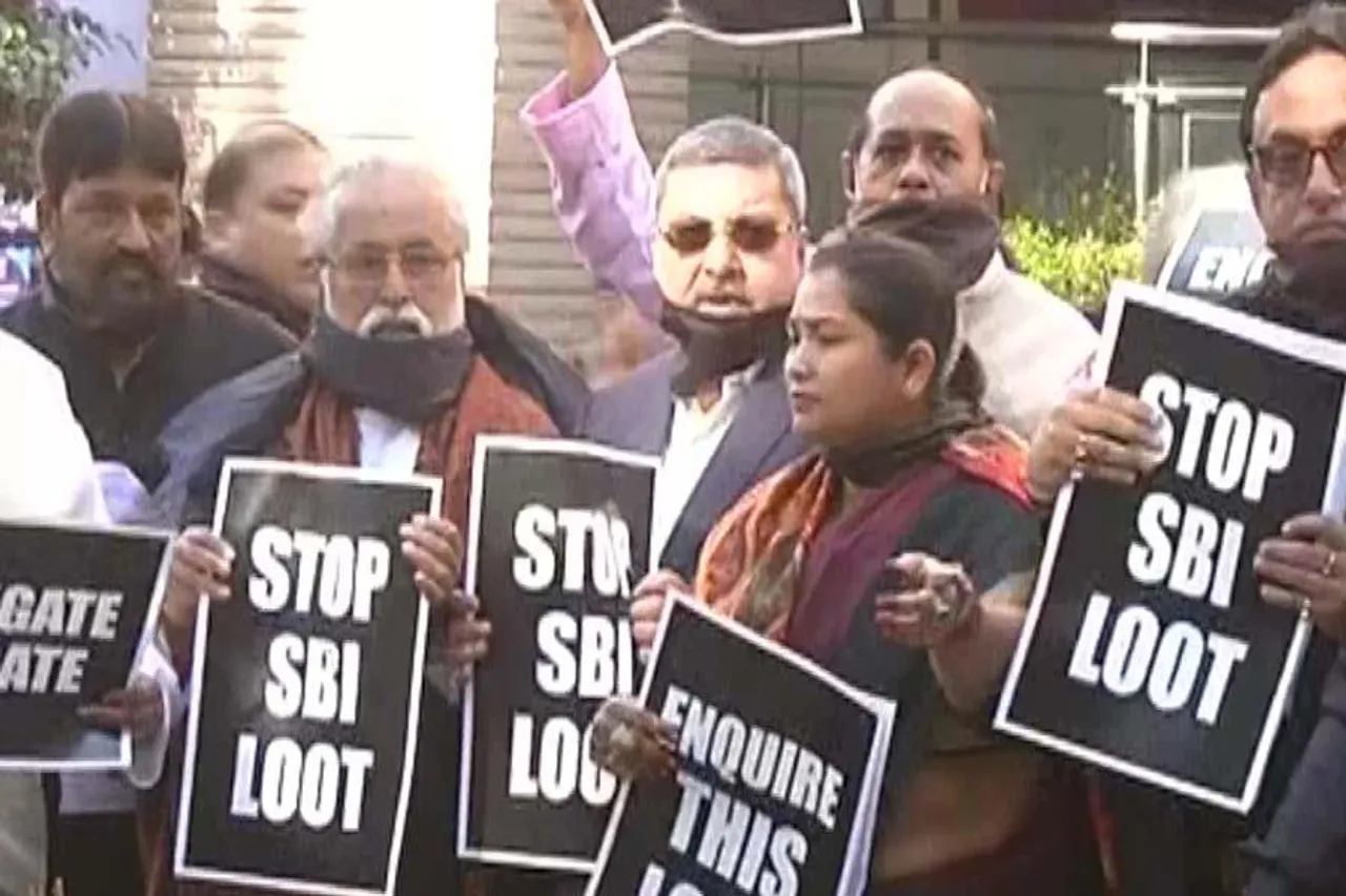 আদানি ইস্যুতে আজও তৃণমূল সাংসদদের ধর্না অব্যাহত