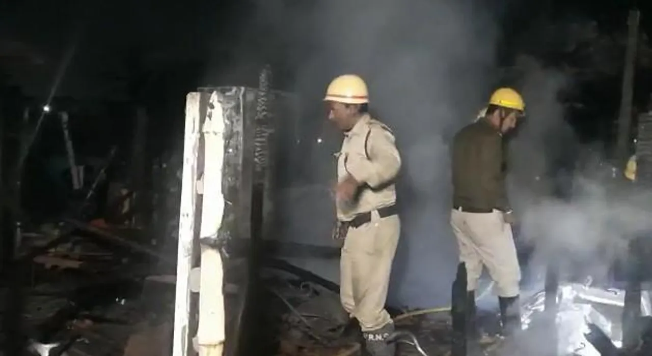 দুর্গাপুরের ট্রাঙ্ক রোড বস্তীতে ভয়াবহ আগুন