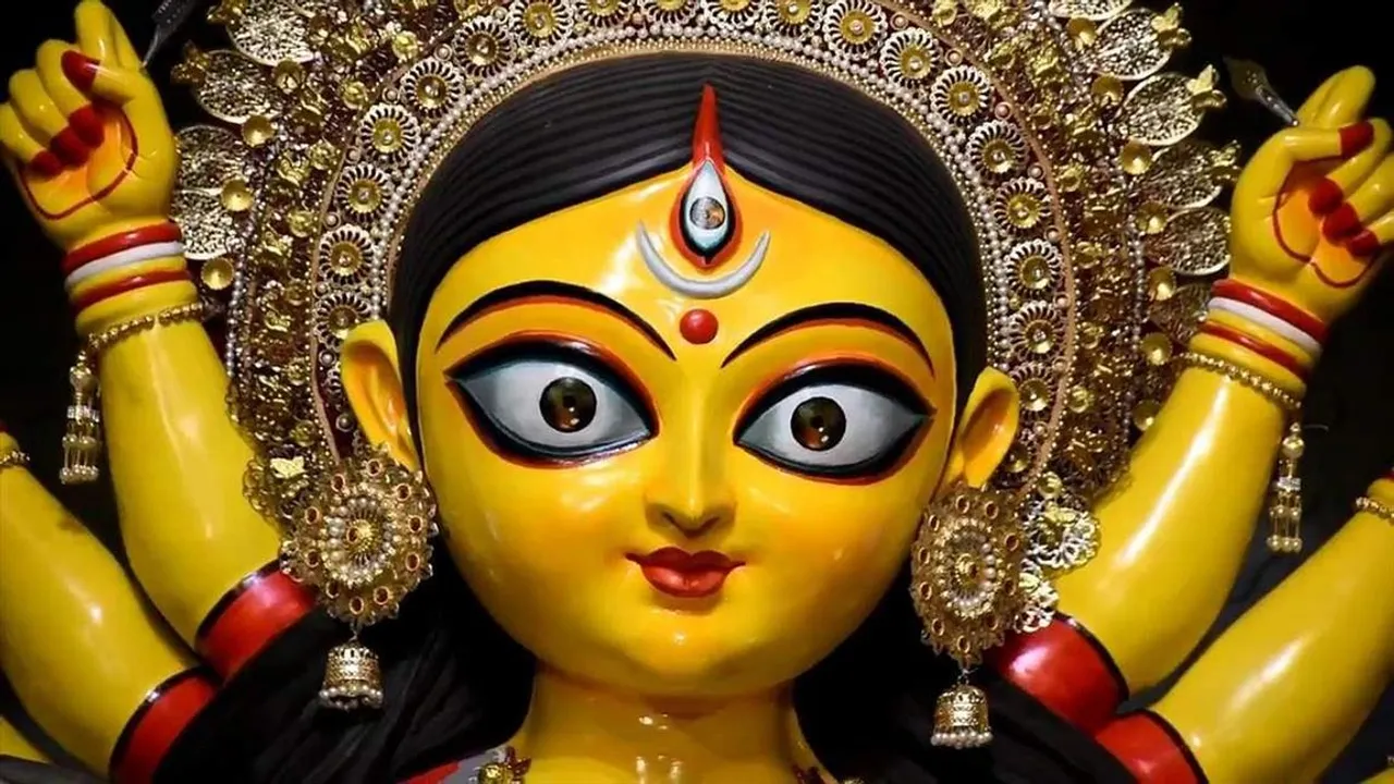 দুর্গাষ্টমীতে রাশি অনুযায়ী এই রঙের ফুল দিয়ে অঞ্জলি দিন