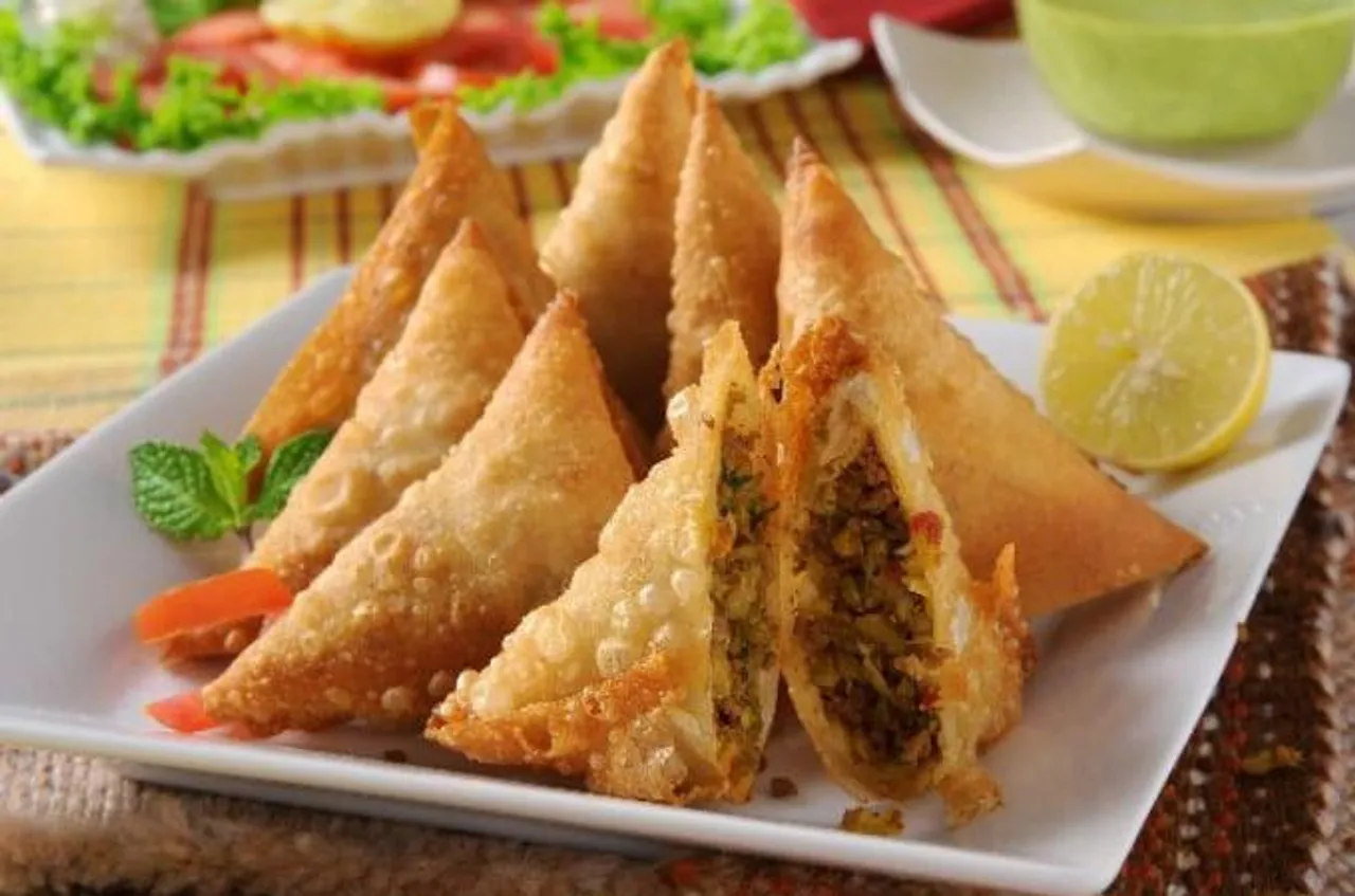 বৃষ্টির দিনে বিকেলে ঘরেই বানিয়ে ফেলুন এই মুখরোচক