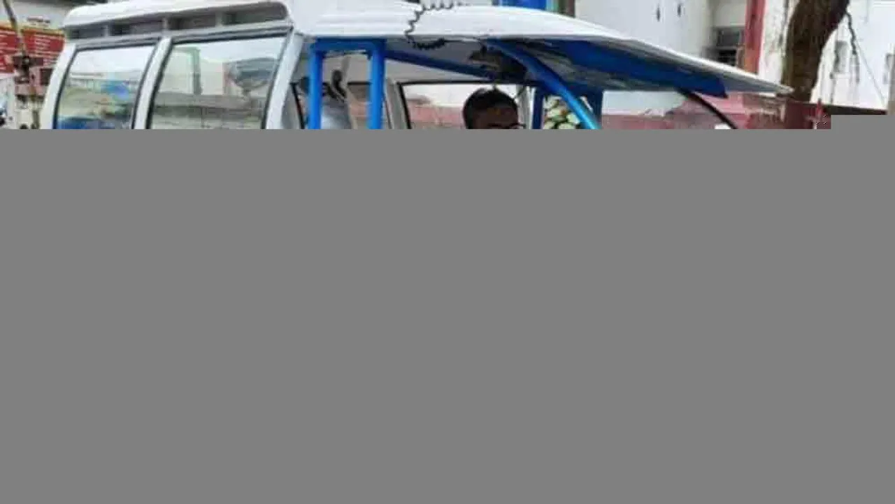 টোটোতেই রয়েছে অ্যাম্বুলেন্স পরিষেবা