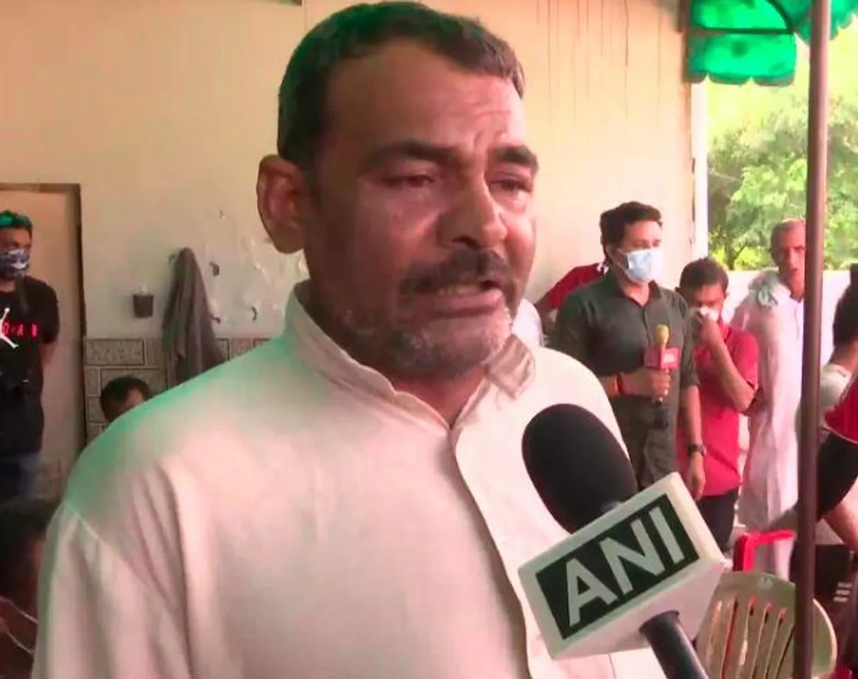 দীপকের পরাজয়ে ভেঙে পড়েননি বাবা, বরং সান্ত্বনা যোগালেন ছেলেকে