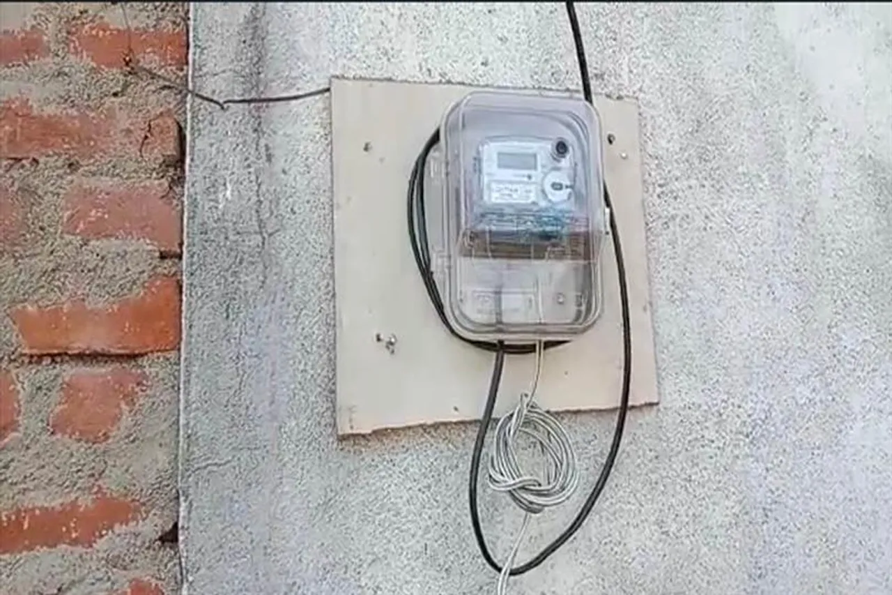 বিদ্যুৎস্পৃষ্ট হয়ে যুবকের মৃত্যু