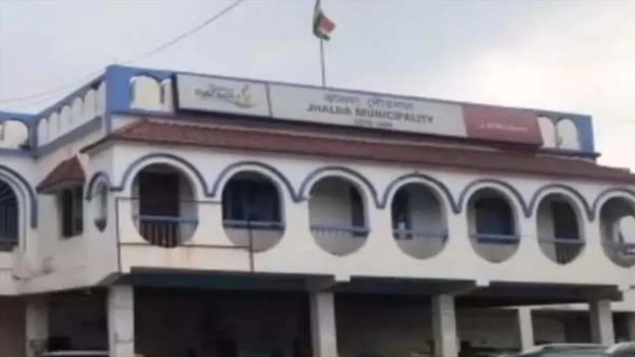 ঝালদা পুরসভায় প্রশাসক বসানোর সিদ্ধান্তকে চ্যালেঞ্জ কংগ্রেসের