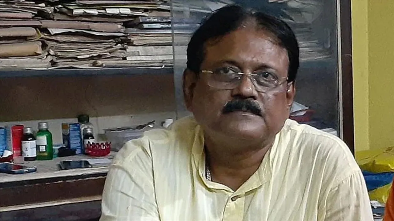 বিতর্কের মুখে অপসারিত নির্মল মাজি