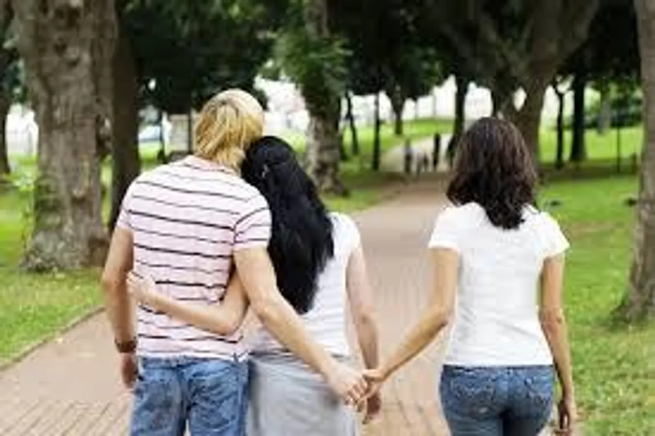 কেন পরকীয়ায় জড়ায় মানুষ?