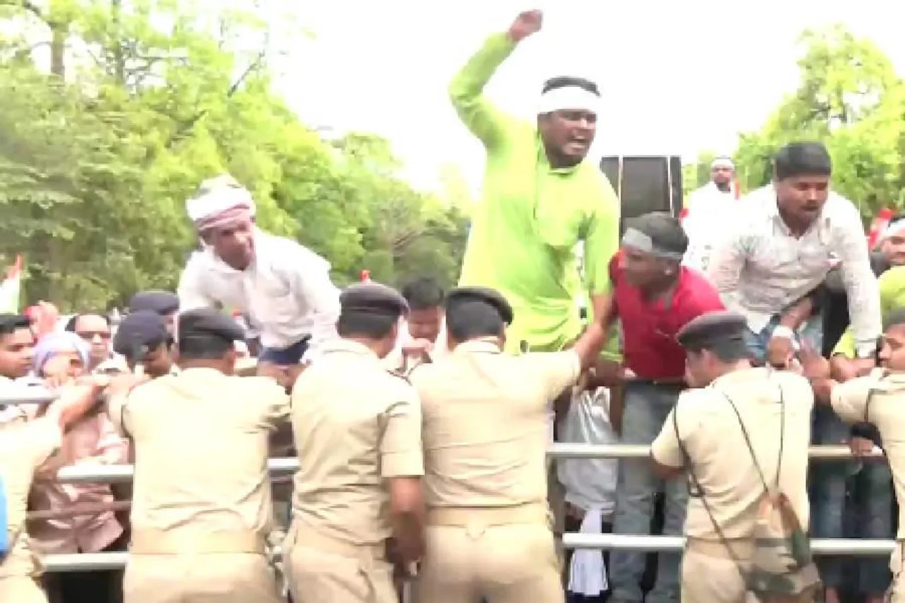 এবার কৃষক বিক্ষোভের ফলে উত্তাল হয়ে উঠল ওড়িশা