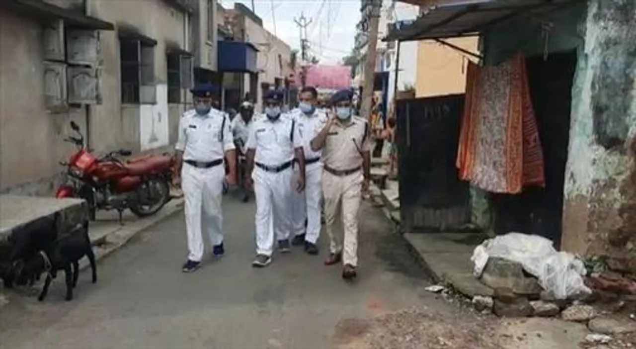 বিসর্জনের পর মদের টাকা চাইতেই সংঘর্ষ-বোমাবাজি