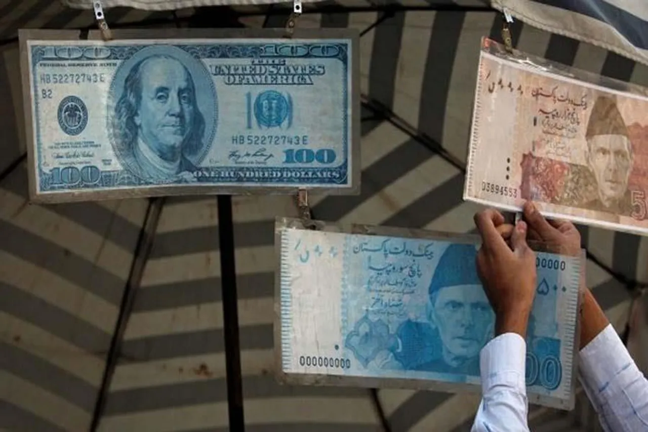 সর্বোচ্চ পতন পাকিস্তানি মুদ্রার