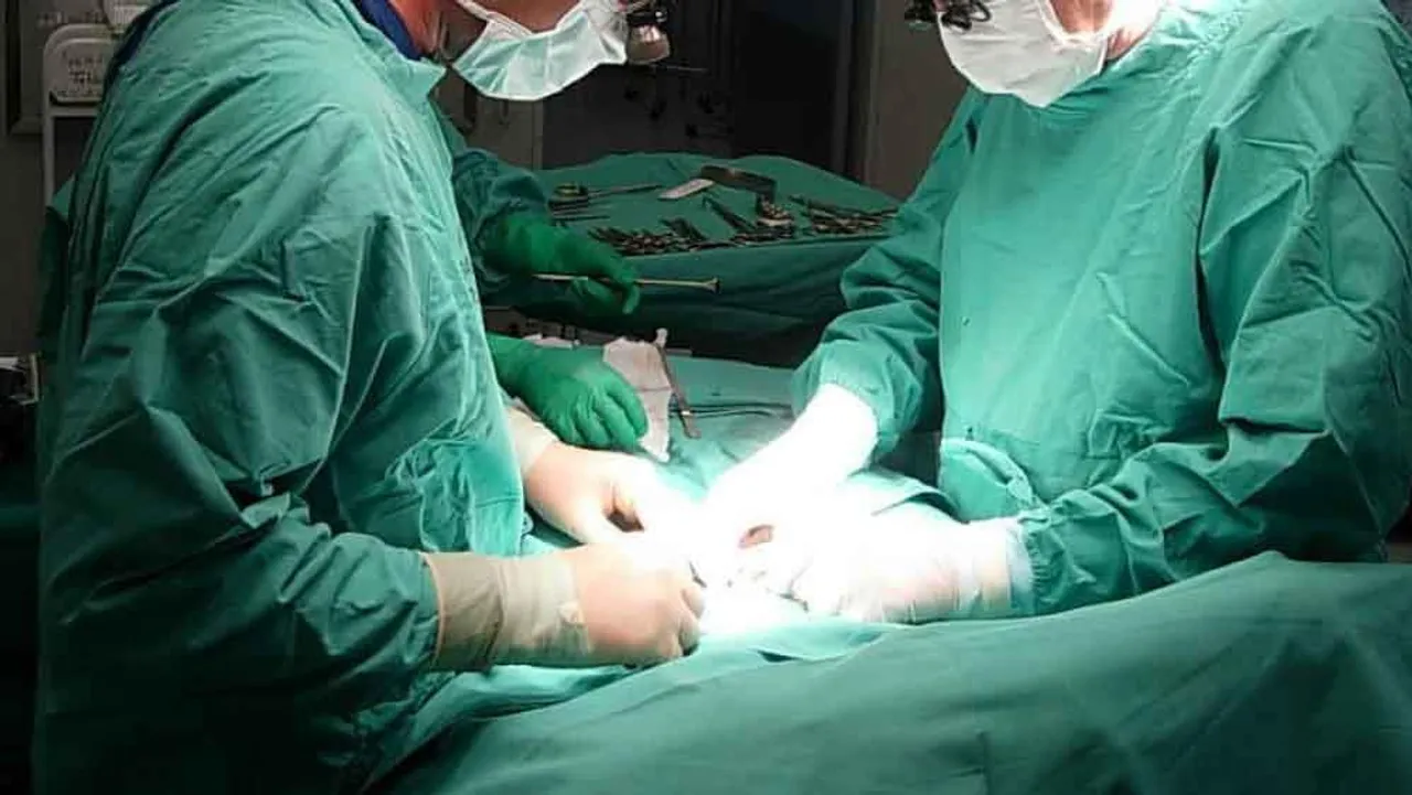 শহরের বেসরকারি হাসপাতালে সফল কঠিন অস্ত্রোপচার