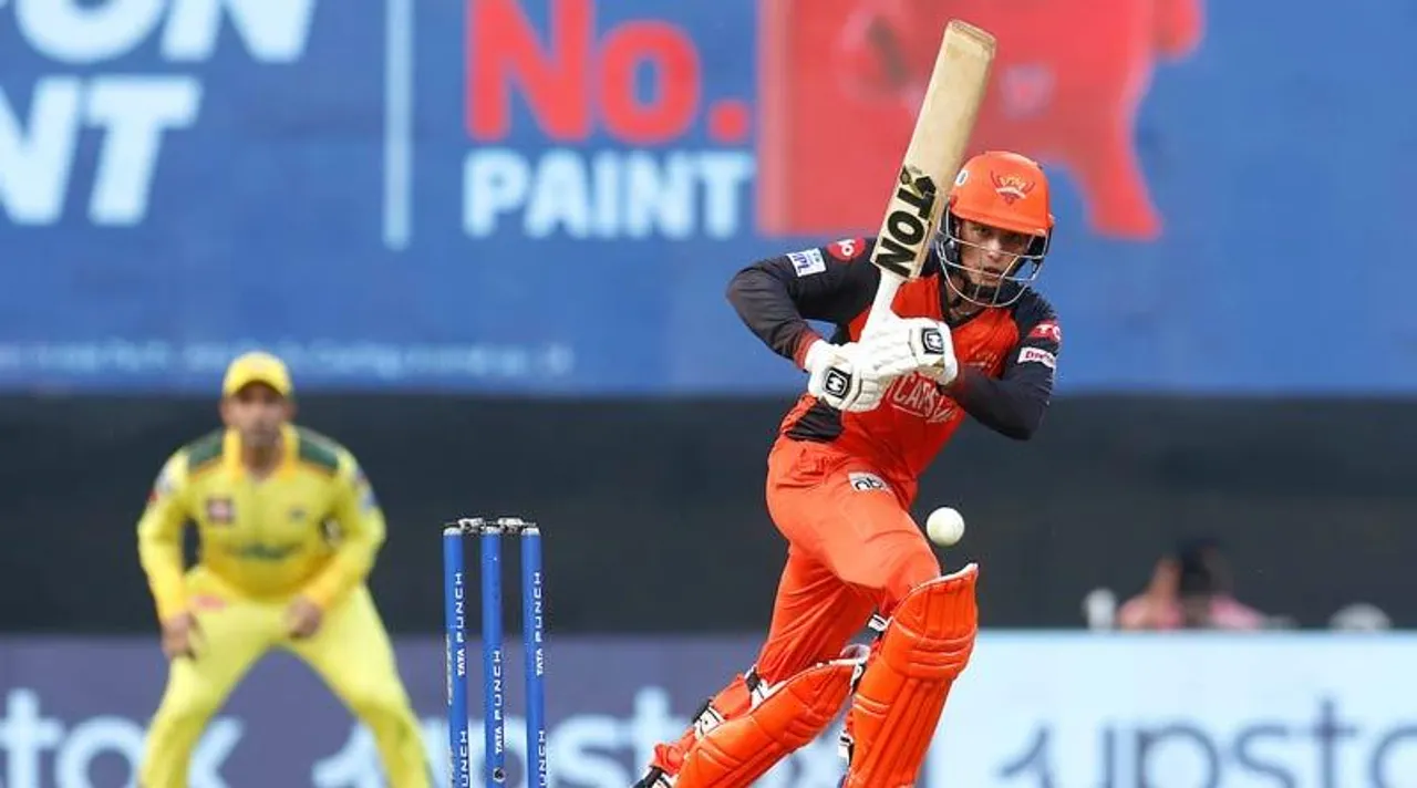 ফের ব্যর্থ চেন্নাই, ধোনিদের হারিয়ে প্রথম জয় হায়দরাবাদের