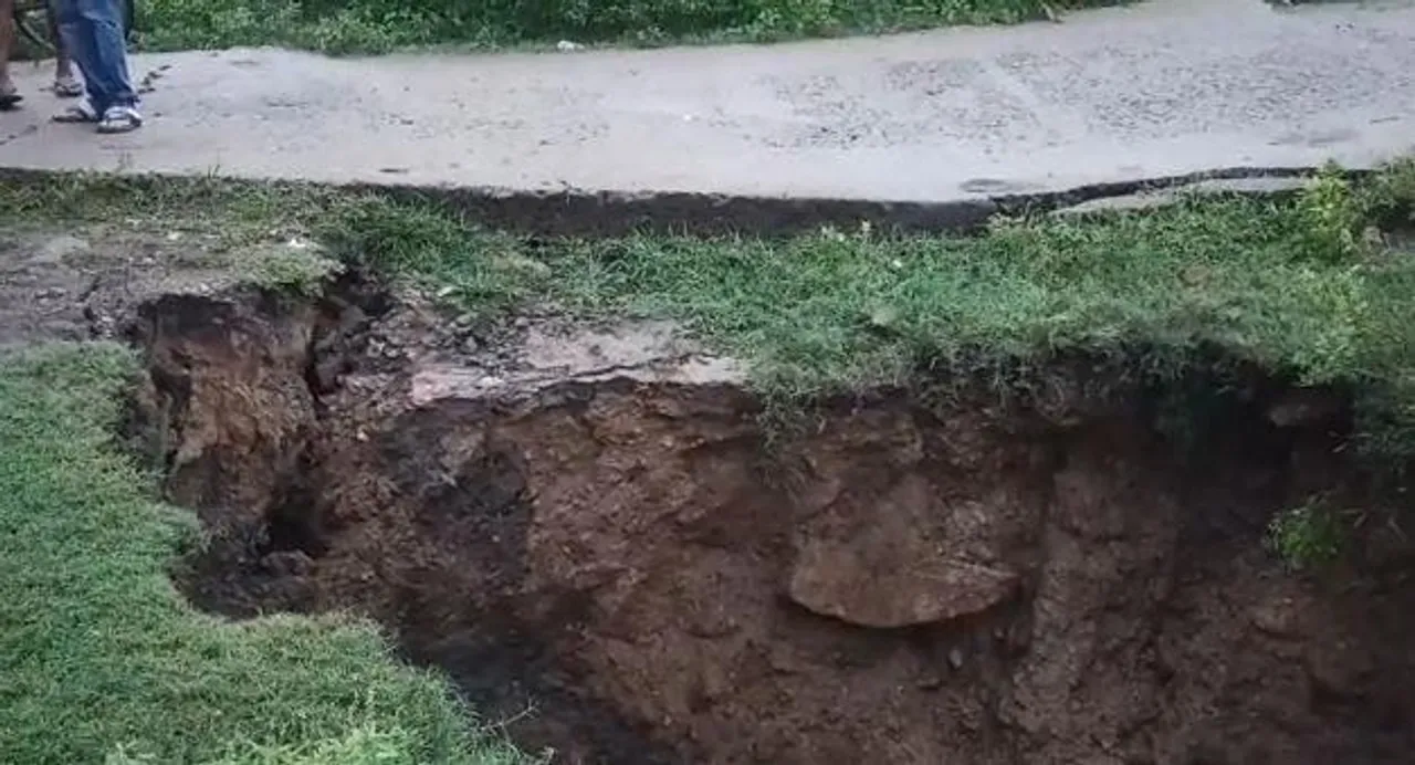 ফের শিল্পাঞ্চলে ধস, আতঙ্কিত মানুষ