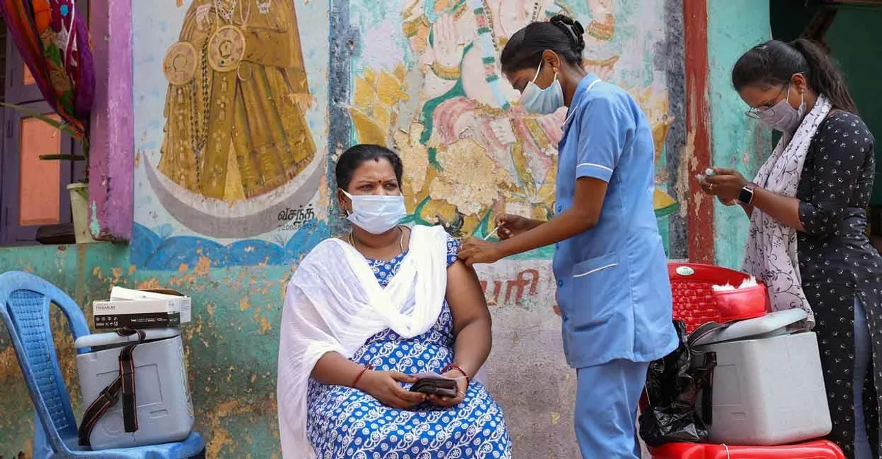 ভ্যাকসিনেশনে ১ বছর পূর্ণ করল দেশ, উচ্ছ্বসিত প্রধানমন্ত্রী