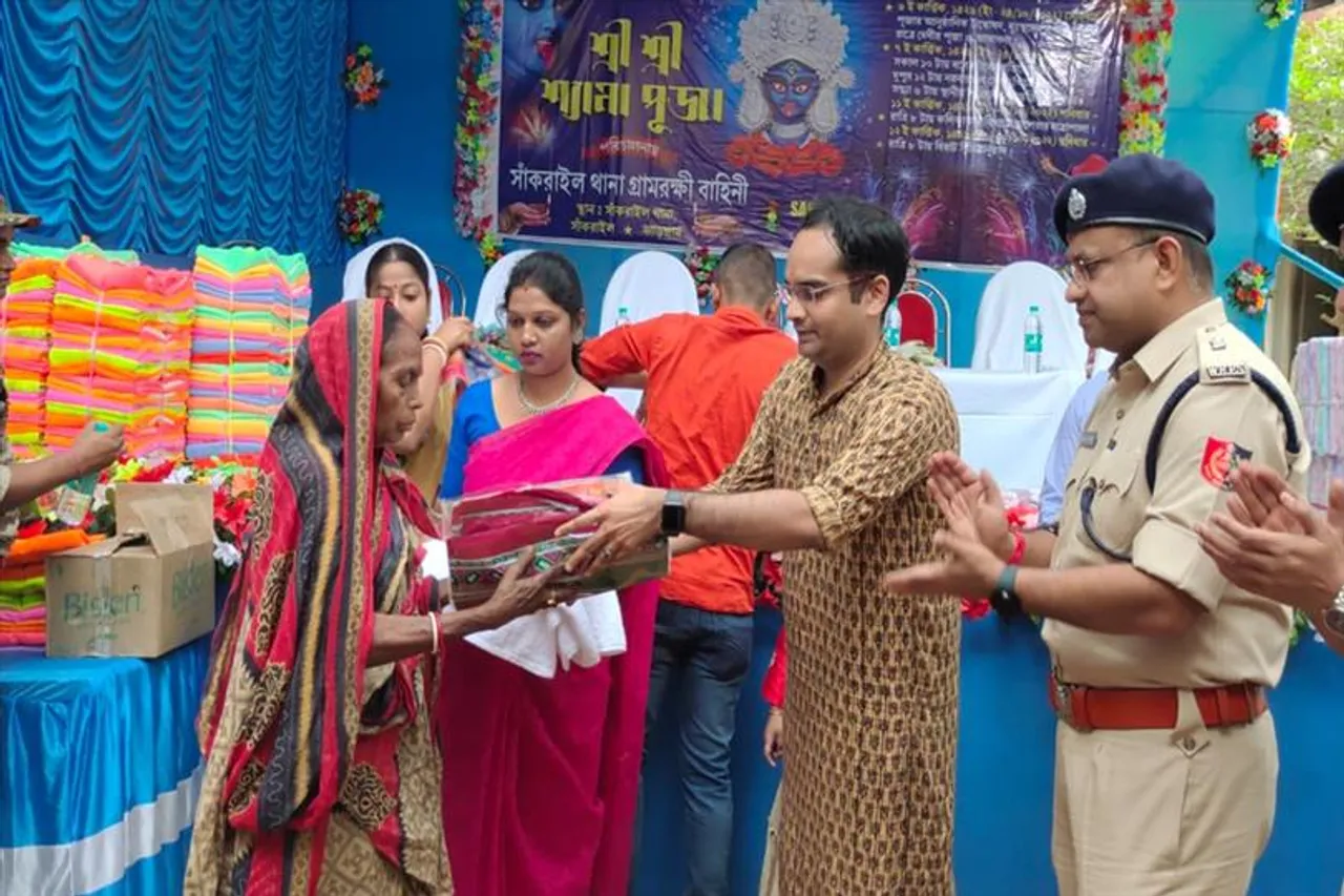 দুঃস্থদের নতুন বস্ত্র ও মশারি প্রদান পুলিশ সুপারের