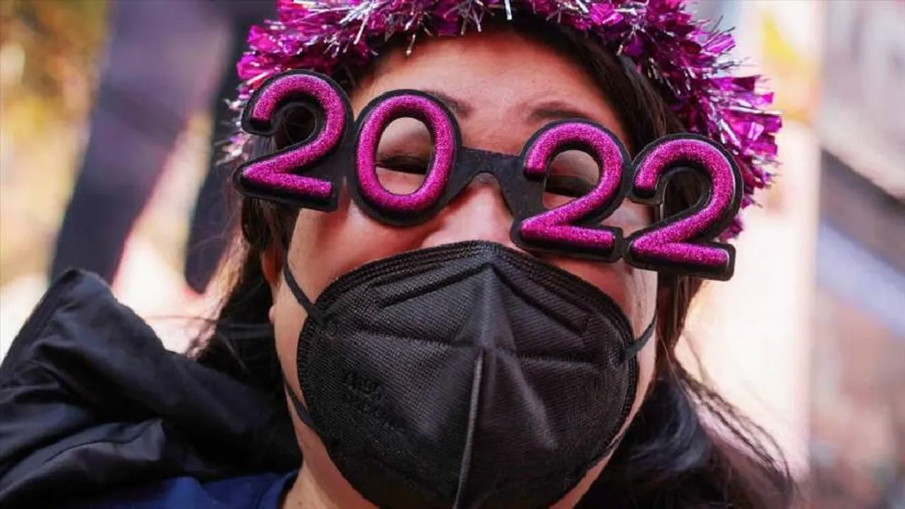 করোনা-ওমিক্রন আতঙ্কের মধ্যেই বর্ষবরণ