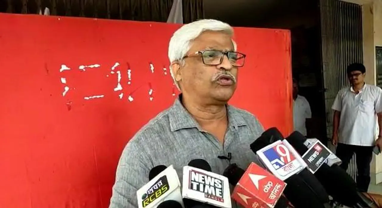 নিমতৌড়ি জেলা পার্টি অফিসে সংবাদ মাধ্যমের মুখোমুখি সিপিআইএম নেতা সুজন চক্রবর্তী