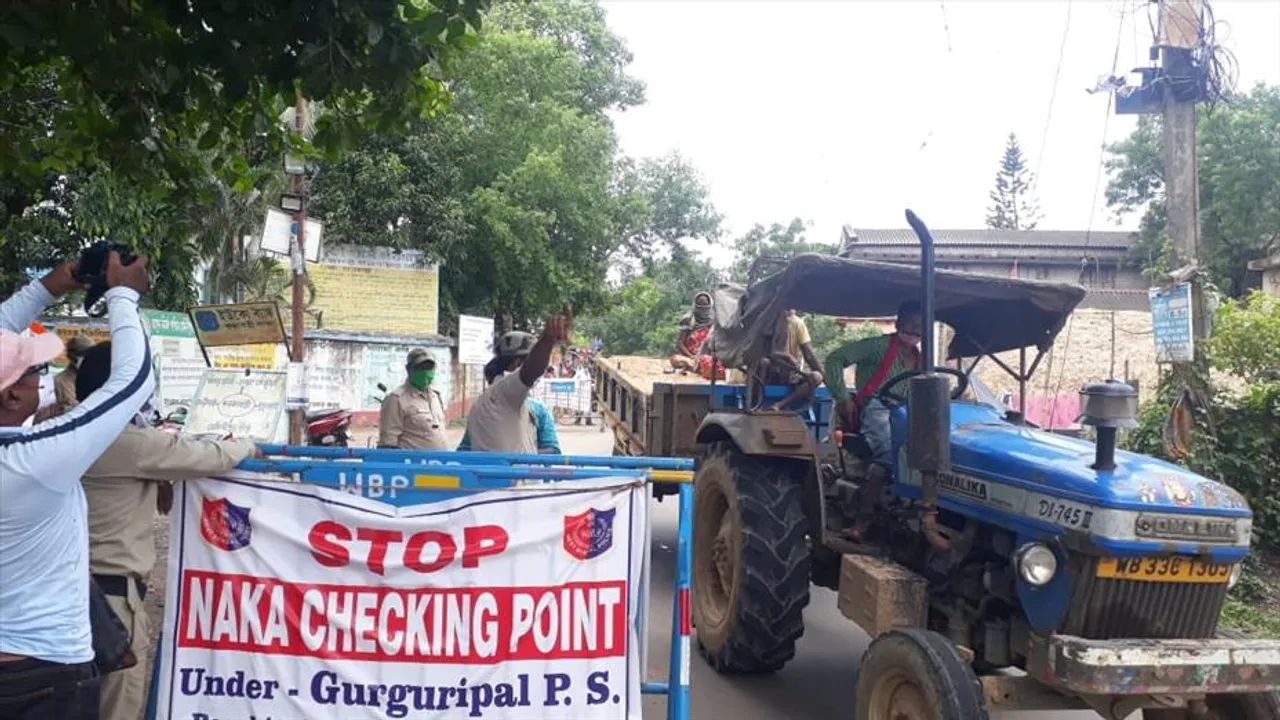 নাকা চেকিং-এ আটক ওভারলোডেড বালির গাড়ি