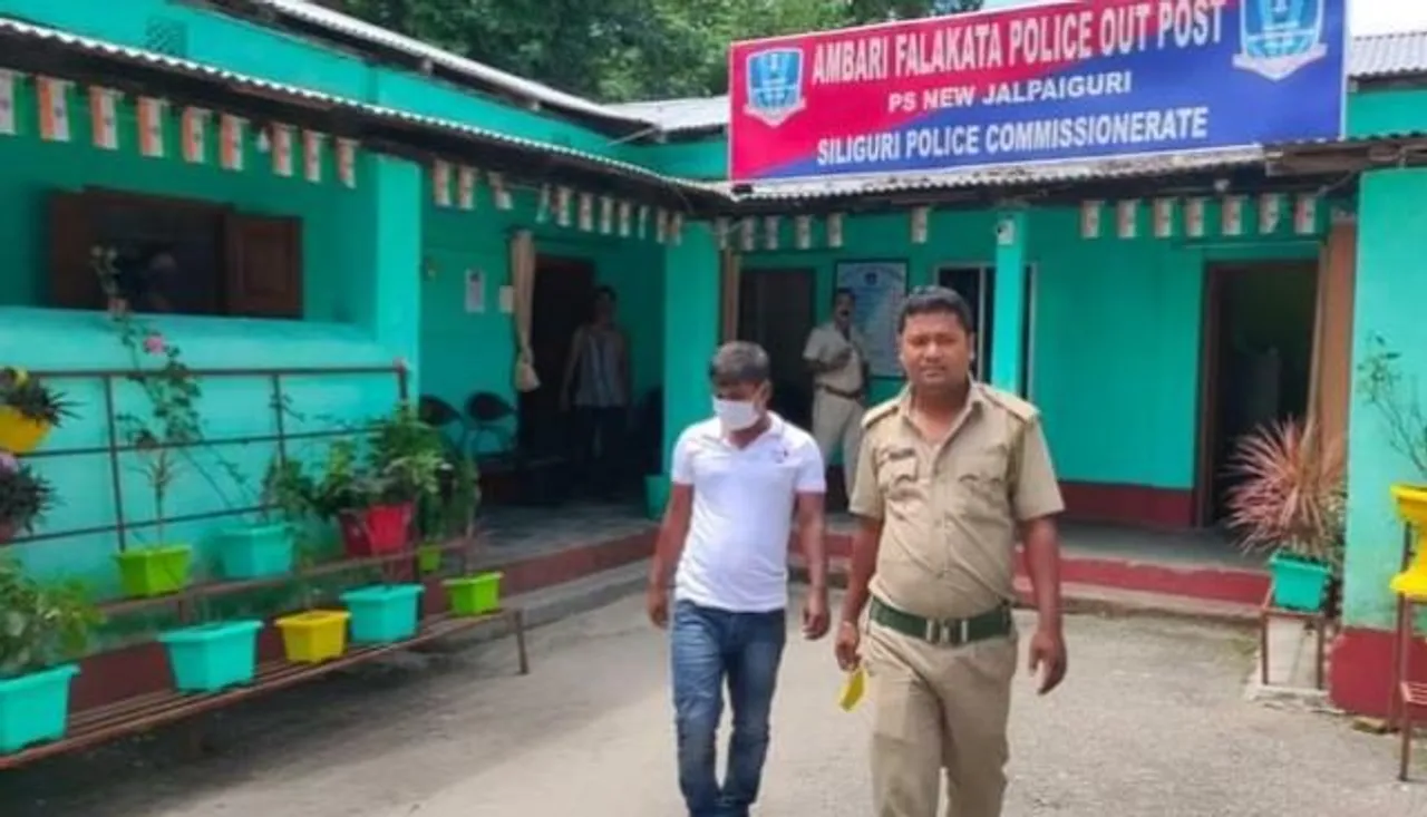 বিয়ের প্রতিশ্রুতি দিয়ে একাধিক বার ধর্ষণের অভিযোগ প্রতিবেশীর বিরুদ্ধে