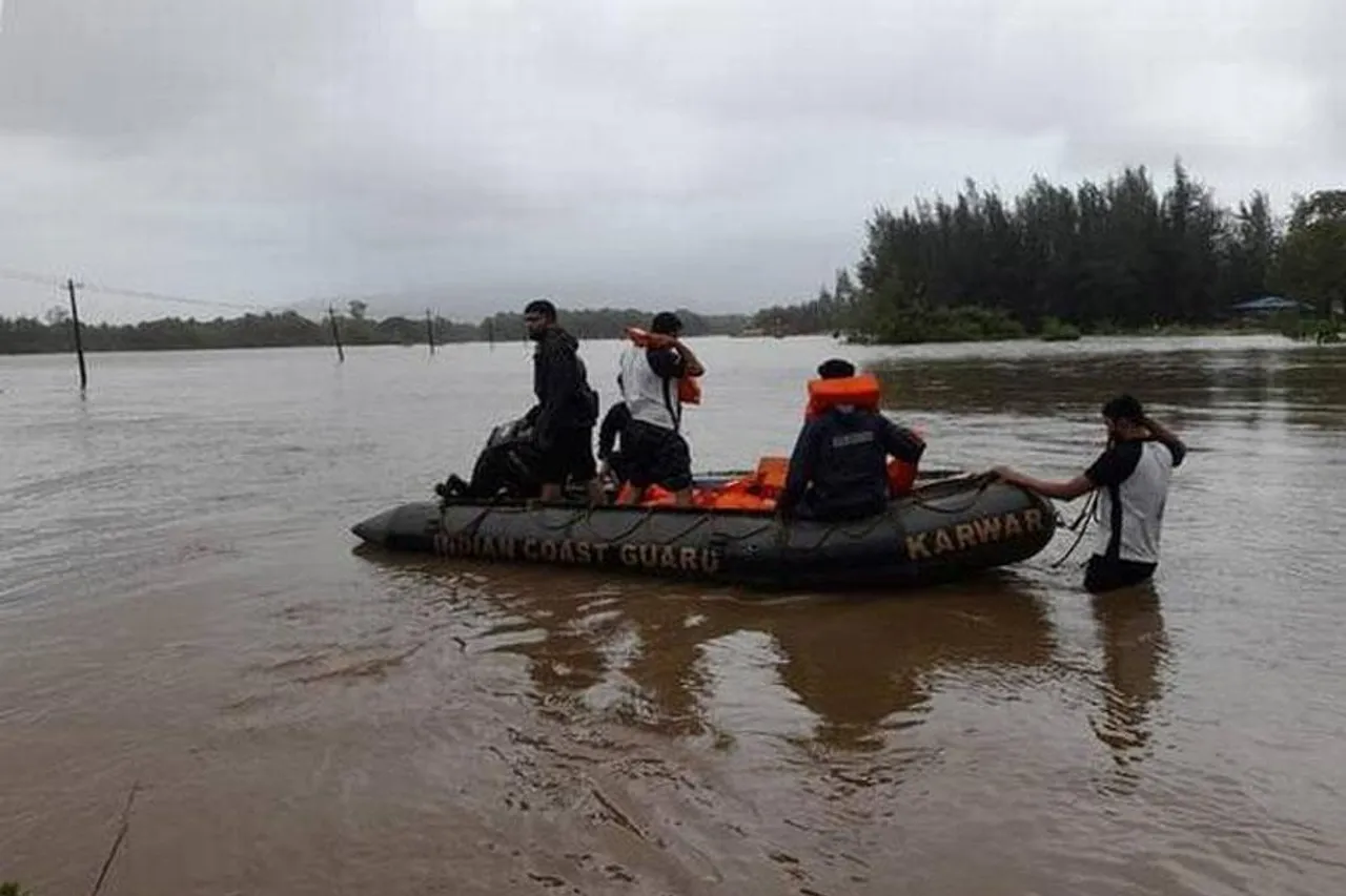 ভারী বৃষ্টির জেরে কর্ণাটকে মৃত ৯