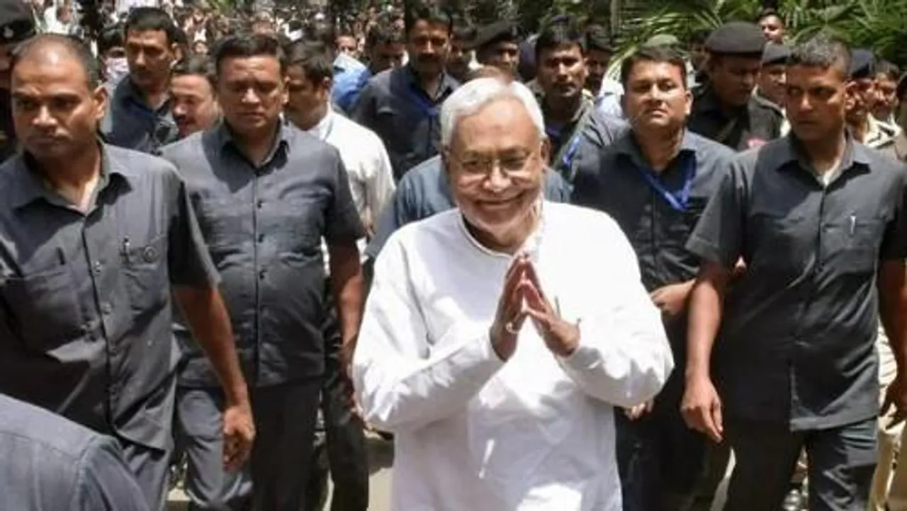 গয়াতে আচমকা আপৎকালীন অবতরণ নীতীশ কুমারের হেলিকপ্টারের