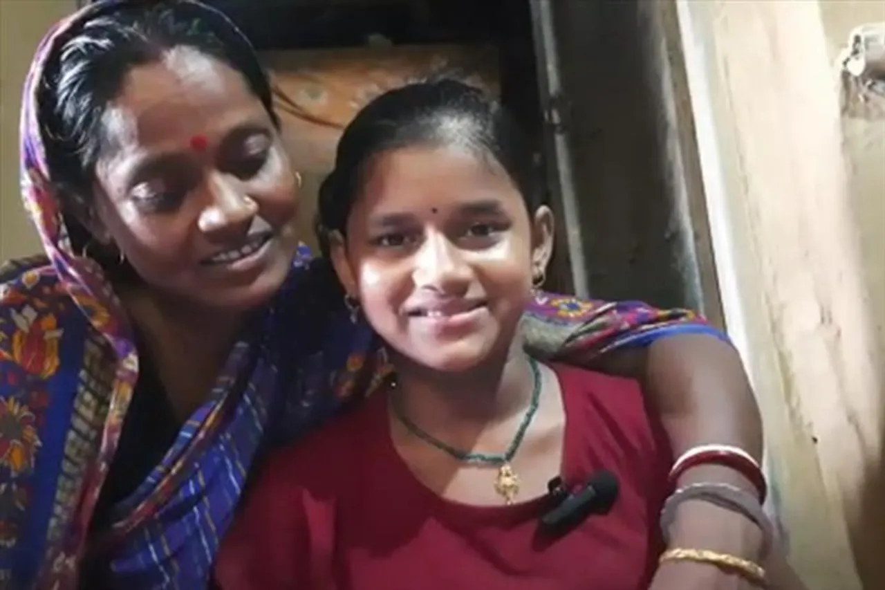 আইনি জট কাটিয়ে পালিতা মায়ের কাছে ফিরল পিউ