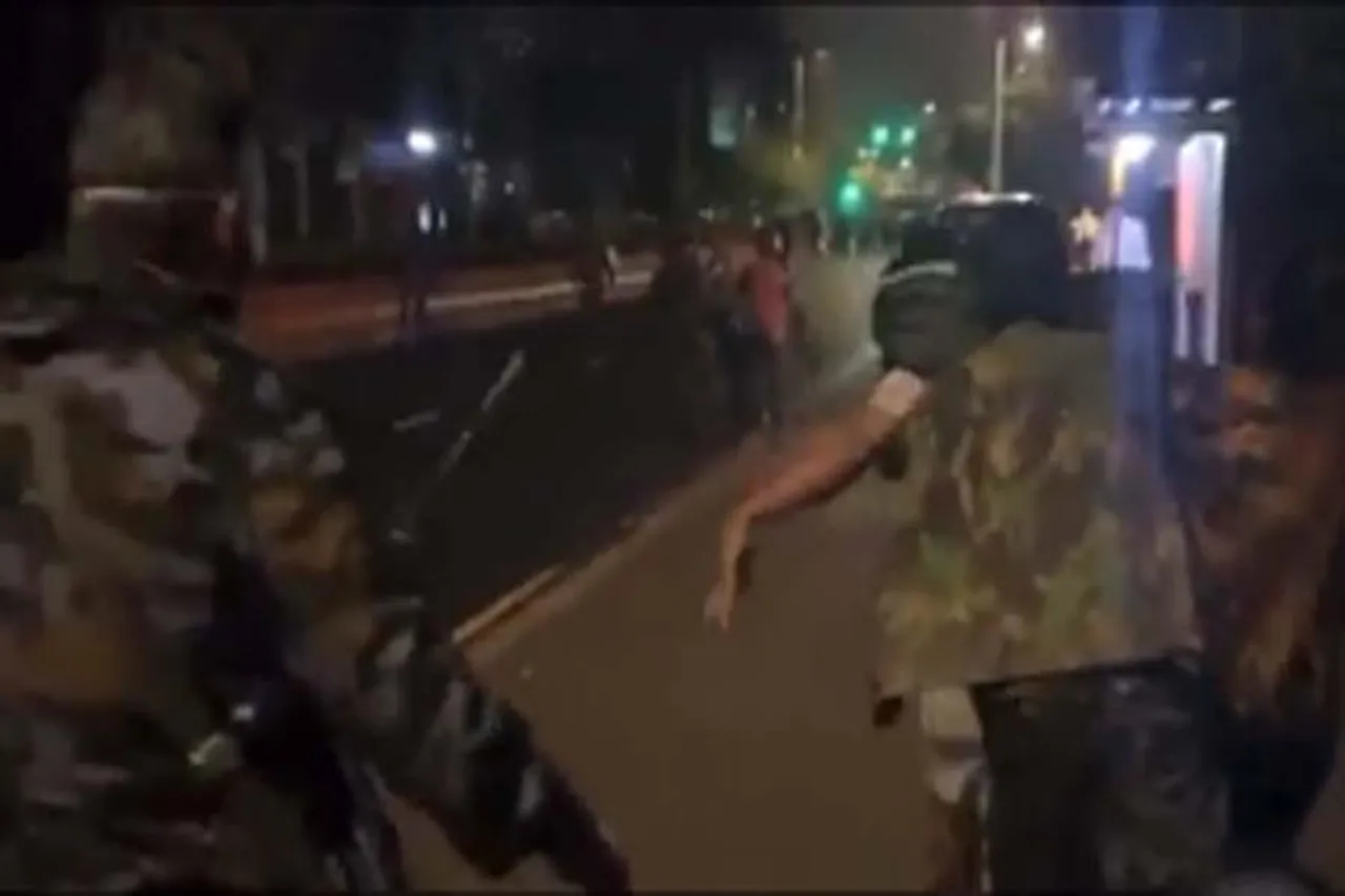 ফের শ্রীলঙ্কার রাজপথে বিক্ষোভকারীদের ঢল নামল, দেখুন ভিডিও