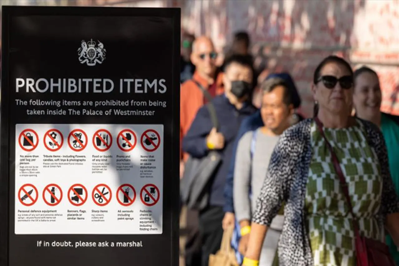 রানীর অন্তিম সাক্ষাতে নিষেধাজ্ঞা জারি প্রতিরক্ষা মন্ত্রকের