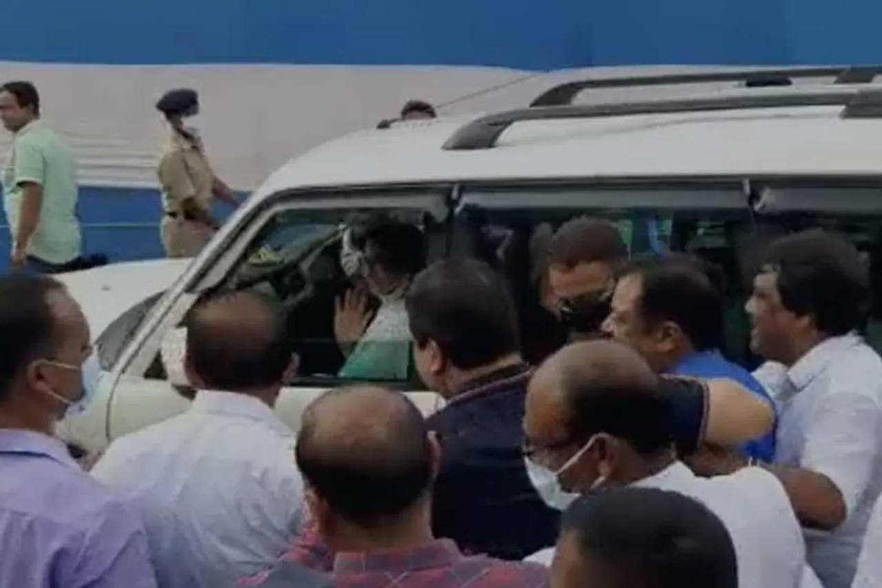 দুর্গাপুরের সার্কিট হাউসে পৌঁছালেন মুখ্যমন্ত্রী মমতা বন্দ্যোপাধ্যায়