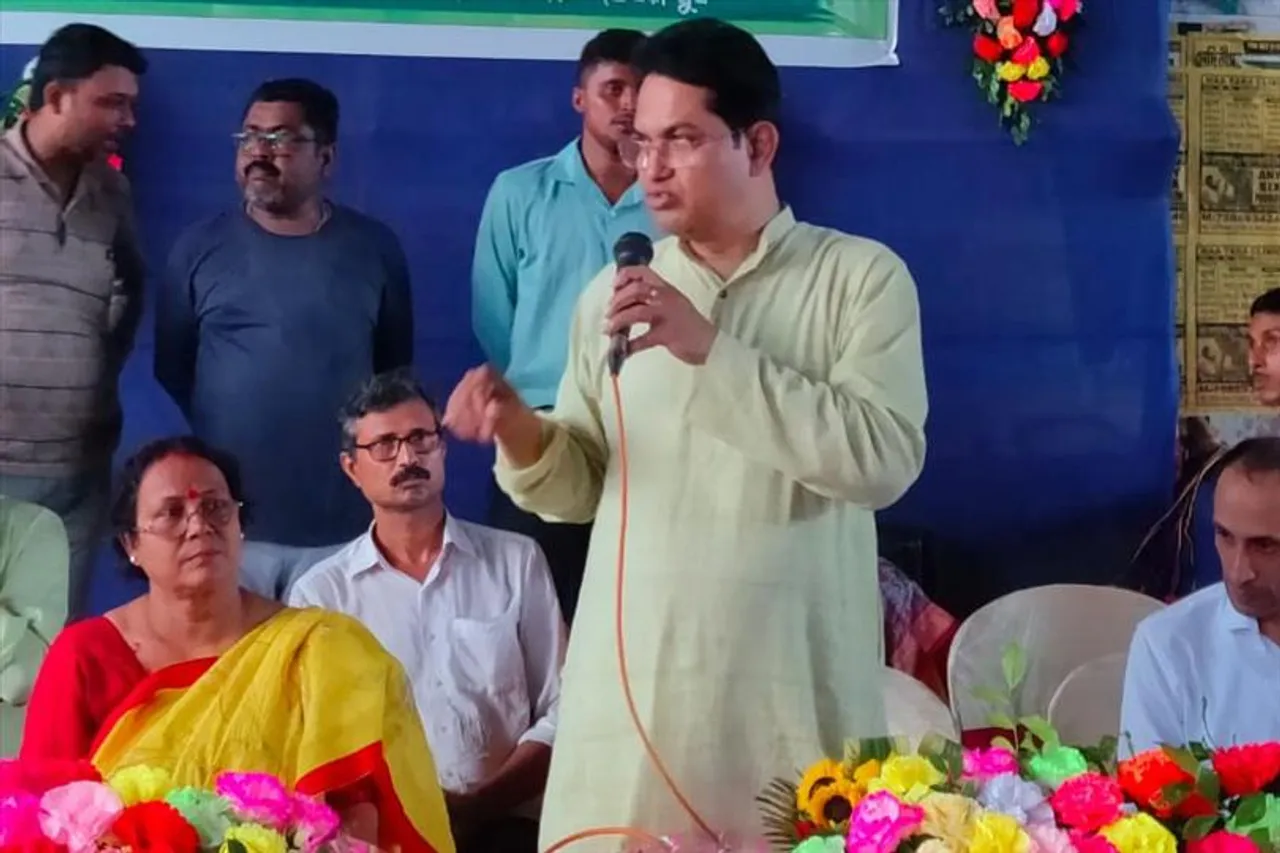 ঈদ মিলন উৎসব পালন করলেন মন্ত্রী ডঃ হুমায়ুন কবীর