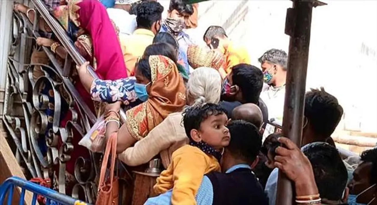 কালীঘাট মন্দিরে ভিড় নিয়ে প্রশ্নে কমিটি