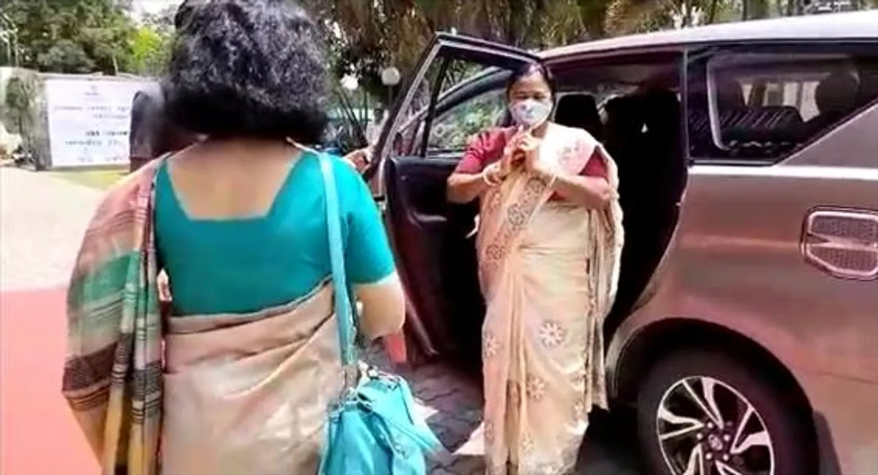 রাজ্যপালের সঙ্গে দেখা করতে এলেন হলদিয়ার বিধায়িকা তাপসী মন্ডল