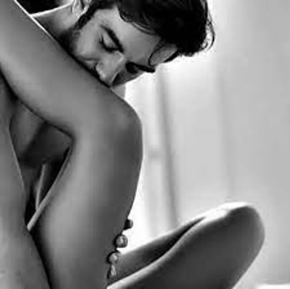 আলতো কামড় জাদুর মতো কাজ করে