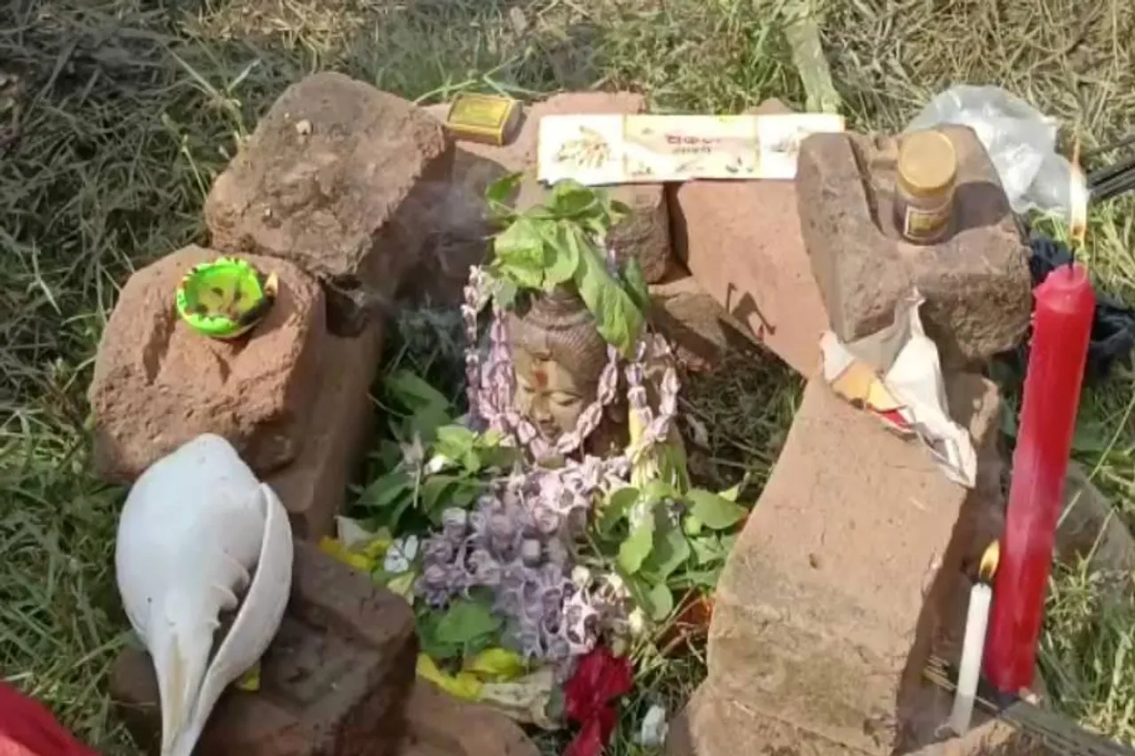 জামুড়িয়ায় মাটি থেকে বেরিয়ে এল দেবাদিদেব মহাদেবের প্রাচীন মূর্তি