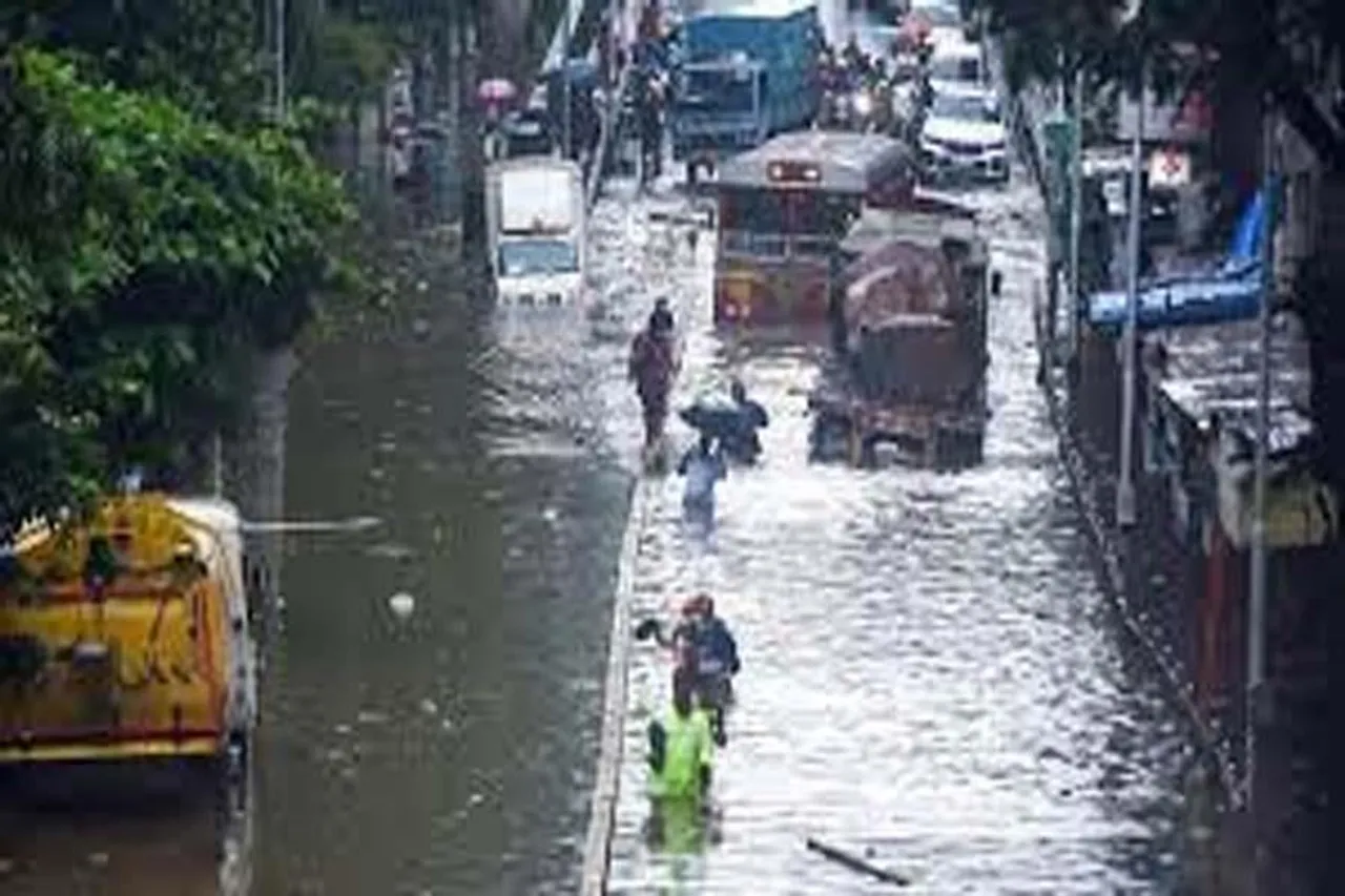 ভারী বৃষ্টি, ভাসল মুম্বাই- দেখুন ভিডিও