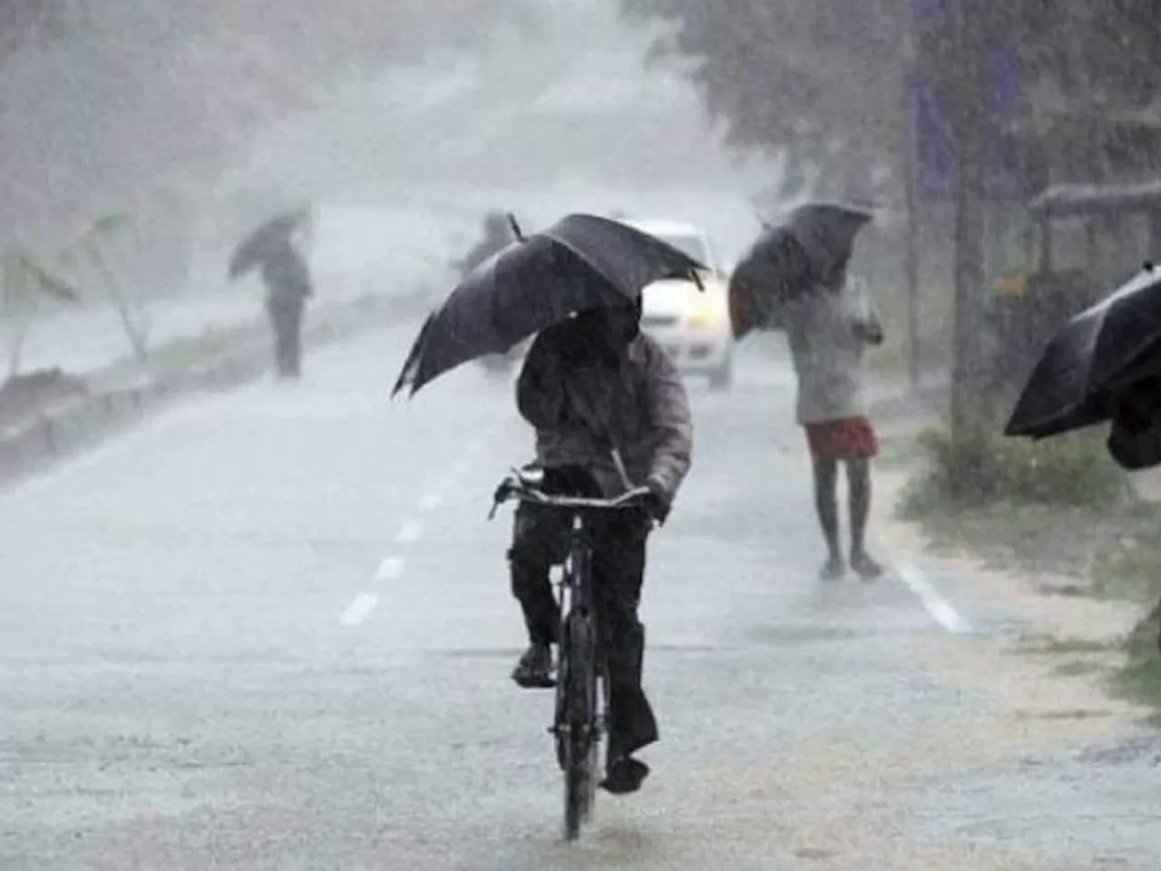 ভারী বৃষ্টির আশঙ্কা রাজ্যের উপকূলবর্তী জেলাগুলিতে