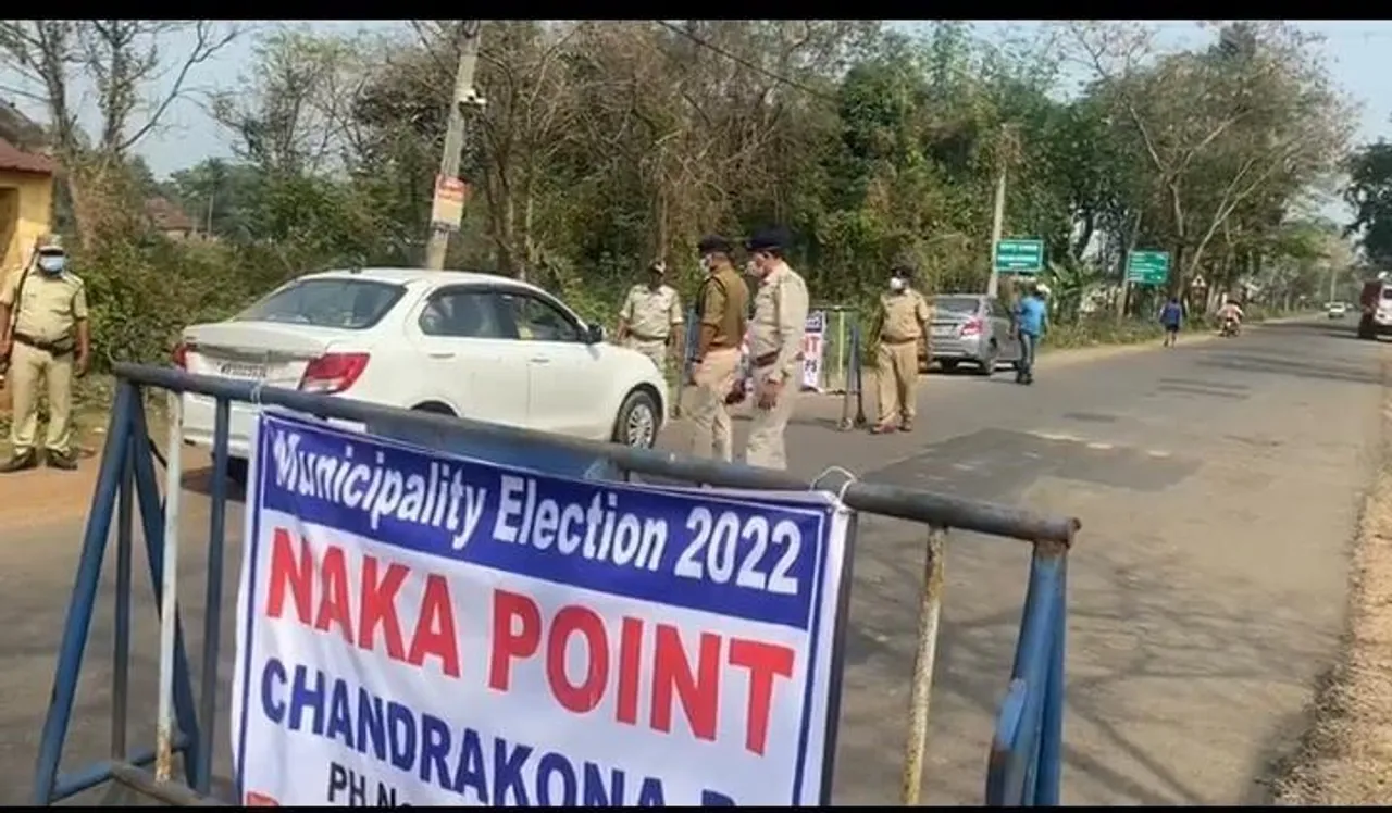 পুলিশের নাকা চেকিং