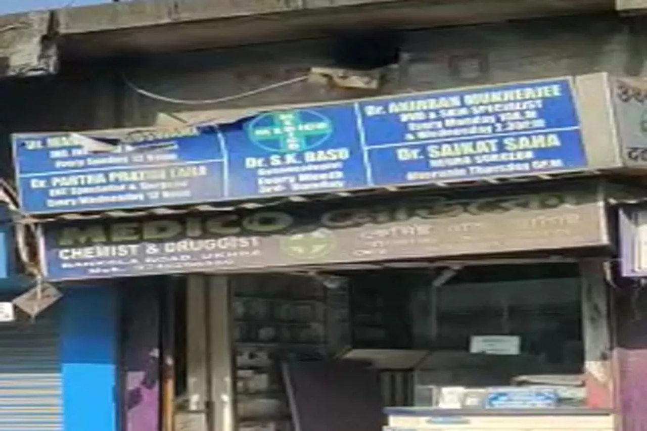 গভীর রাতে ওষুধের দোকানে চুরি