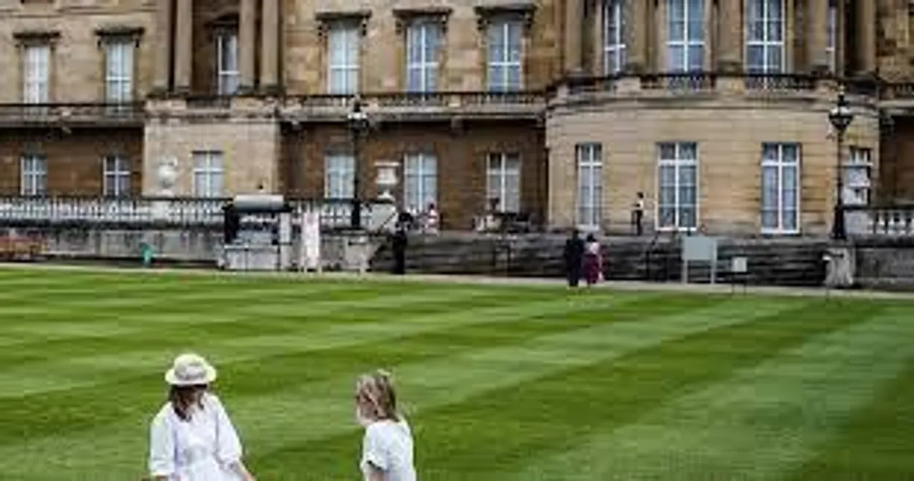 রাজপরিবারের ইতিহাসে প্রথম , 'আইন ' ভাঙ্গলেন রানী এলিজাবেথ