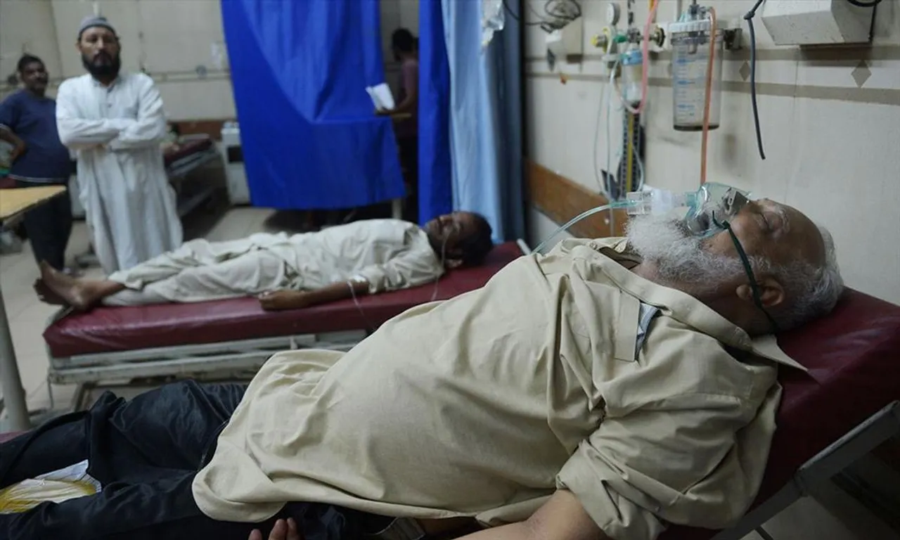 অজানা জ্বরে কাঁপছে পাকিস্তান