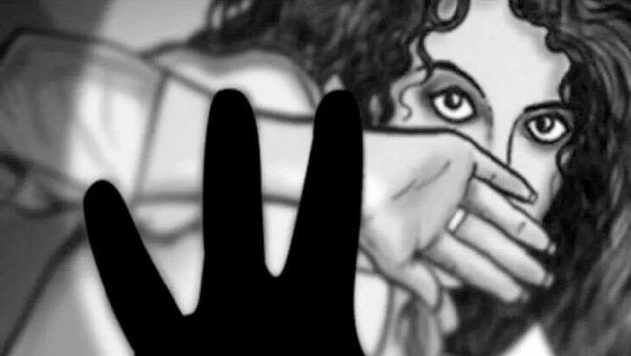 শ্লীলতাহানির পর কলেজ পড়ুয়াকে অপহরণের চেষ্টা, গ্রেফতার ৪