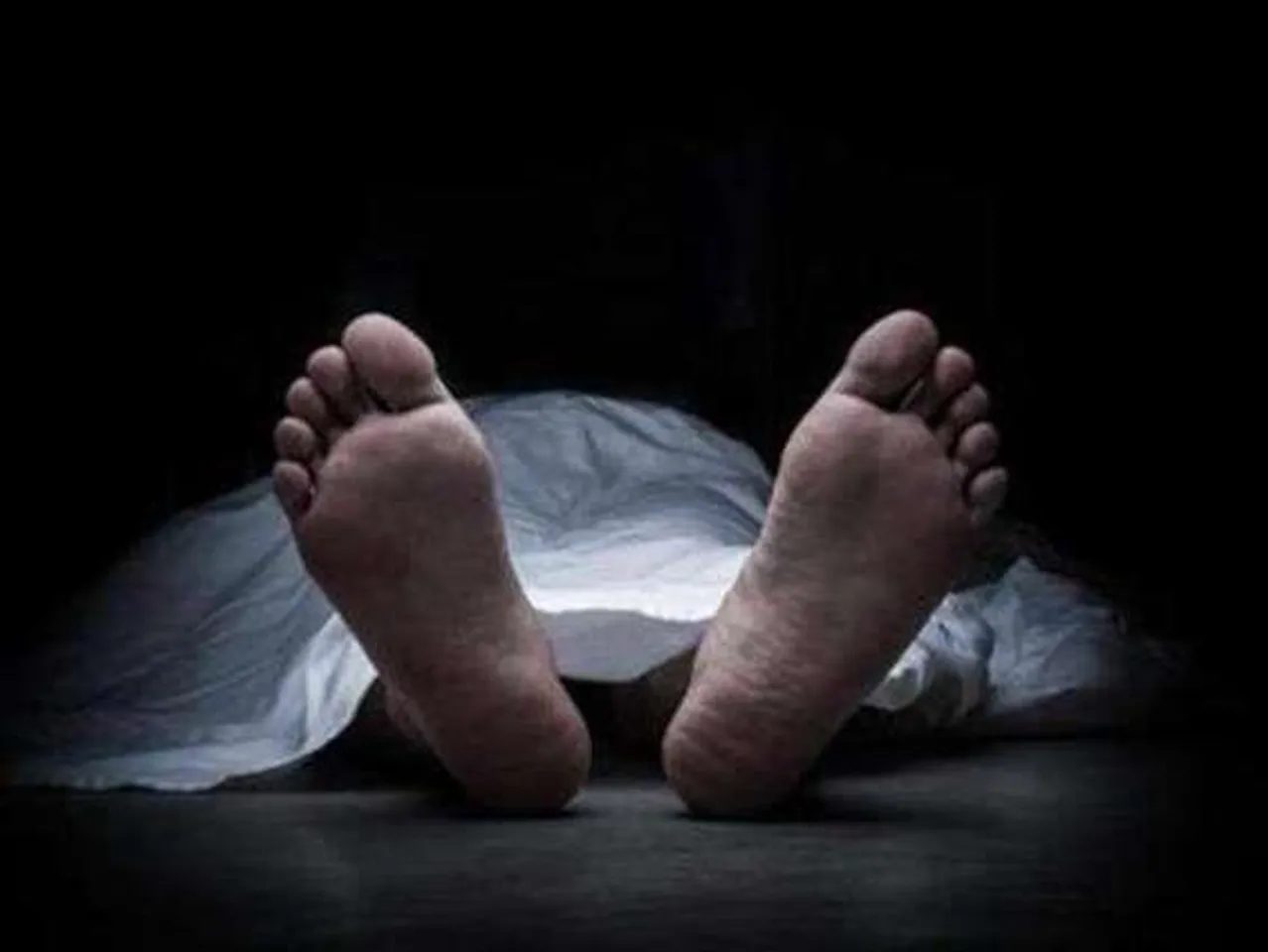 হাসপাতাল থেকে পালিয়ে গলায় ফাঁস লাগিয়ে আত্মহত্যা যুবকের