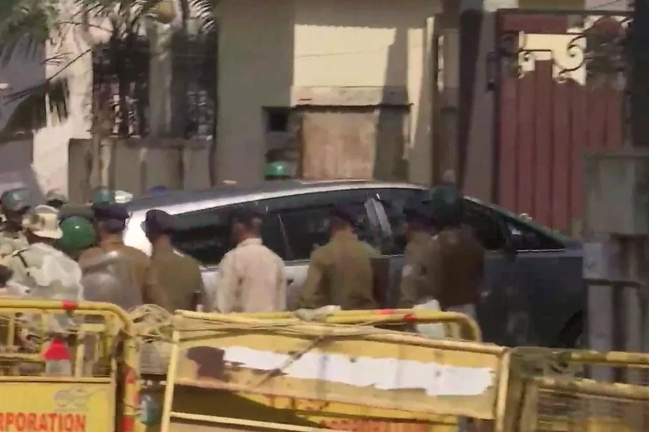 ইডি দফতরে হাজিরা দিলেন মুখ্যমন্ত্রী