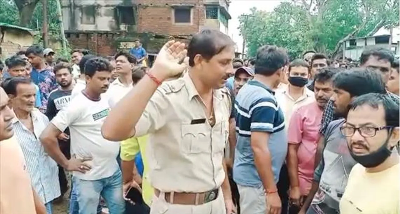 ইসিএল-এর জমিতে গুমটি উচ্ছেদকে কেন্দ্র করে তৃণমূলের দুই গোষ্ঠীর বচসা