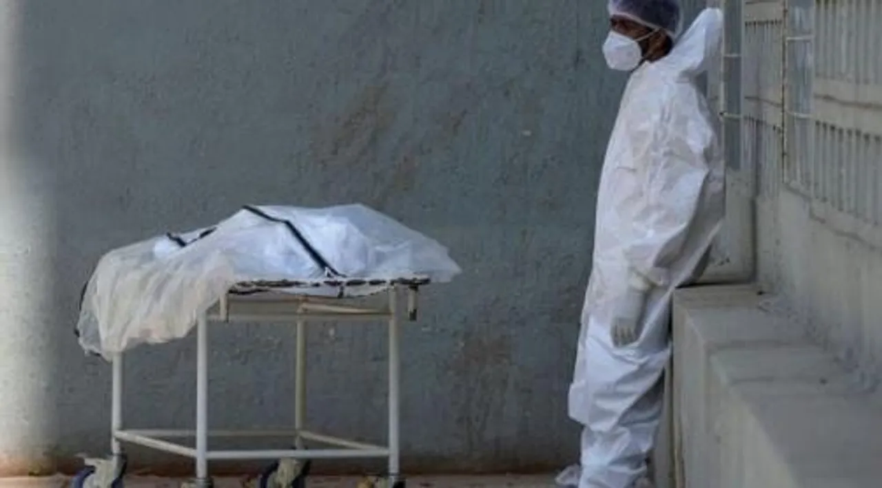 সুইমিংপুলের কাছে বিদ্যুৎস্পৃষ্ট হয়ে মৃত্যু কিশোরের