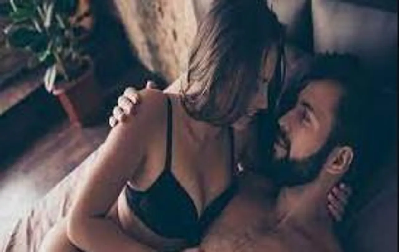 মেয়েদের মত ছেলেদের নিতম্বও বেশ স্পর্শকাতর একটি স্থান